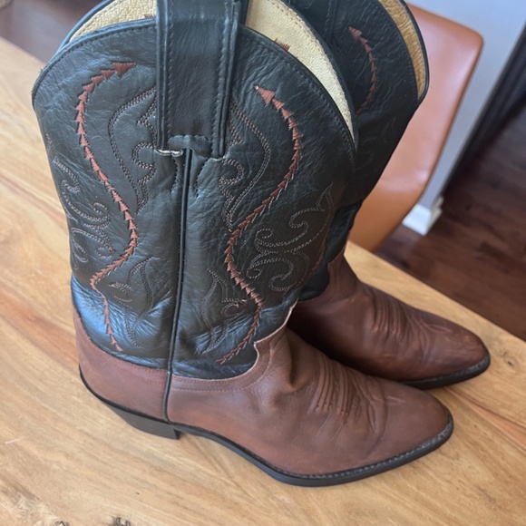 Justin 12" leather western cowboy boots, contrasting black, brown leather 8.5 B - Picture 12 of 13